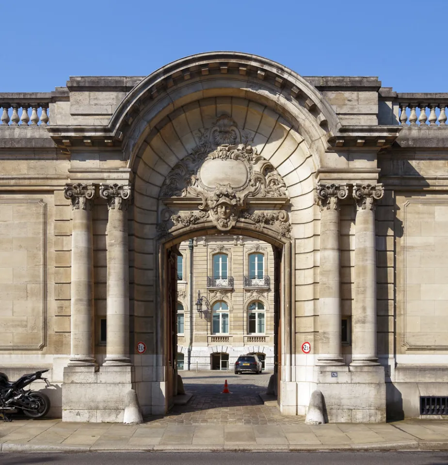 ARBED Building, portal to the courtyard