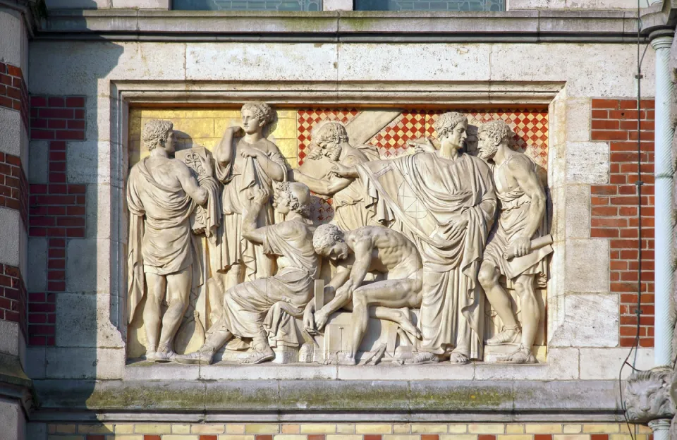 Rijksmuseum, relief of the northeastern facade