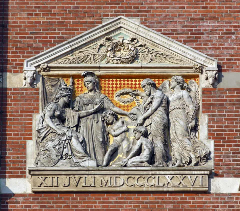 Rijksmuseum, relief of the northeastern facade