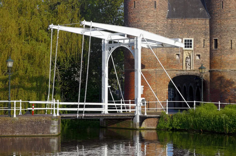 Small Eastern Gate Bridge, east elevation