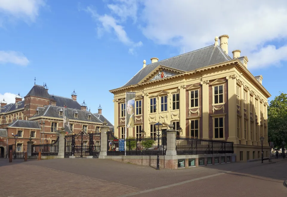 Mauritshuis, next to Binnenhof (southeast elevation)
