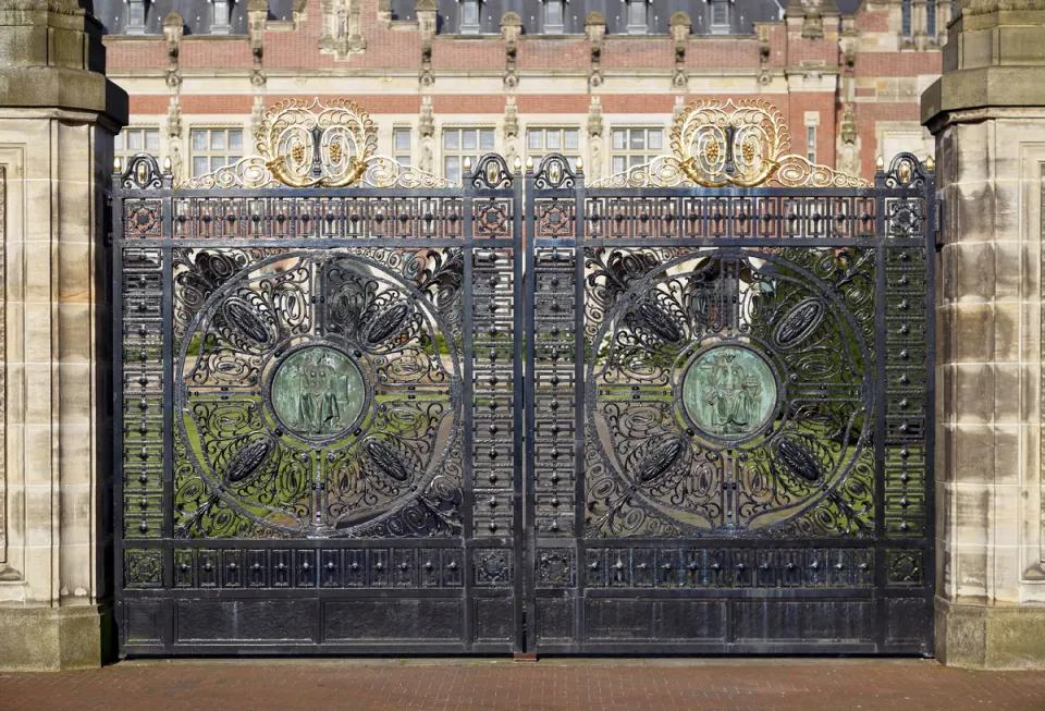 Peace Palace, gate