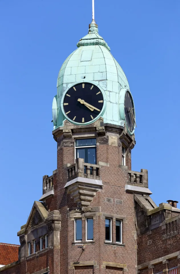 Hotel New York, northern clock tower