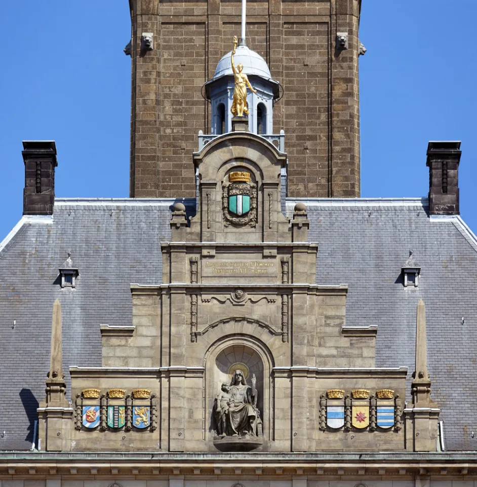 Rotterdam City Hall, gable