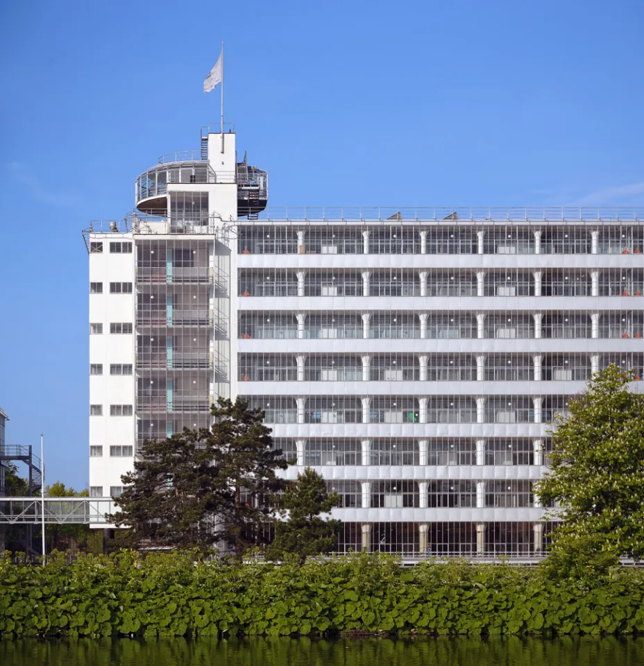 Van Nelle Factory, detail of the main structure (northeast elevation)