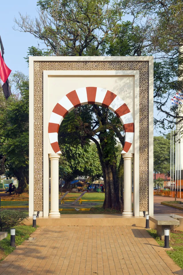 Monument to the Syrian and Lebanese Collectivity, on Plaza de Armas