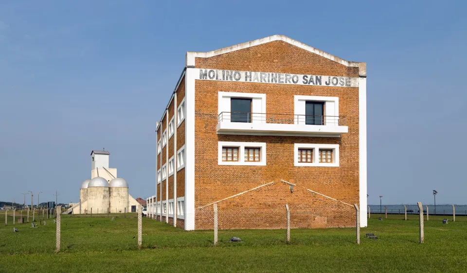 San José Flour Mill, with San José Silo in the background