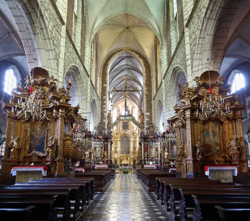 Corpus Christi Basilica, nave