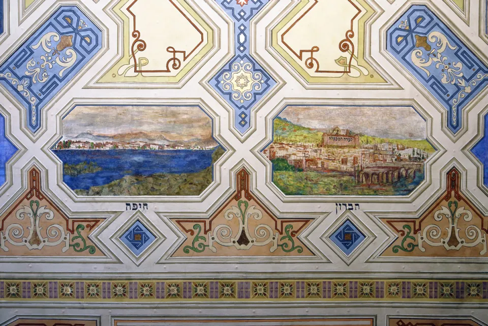 Kupa Synagogue, ceiling with paintings "Haifa" and "Hebron"
