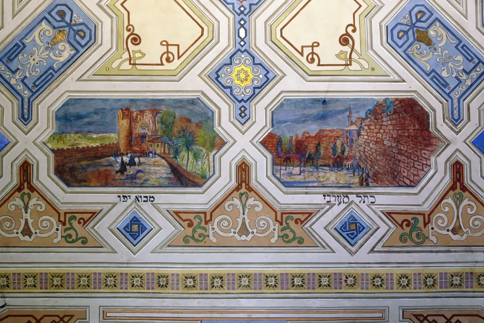 Kupa Synagogue, ceiling with paintings "Jaffa" and "Wailing Wall"