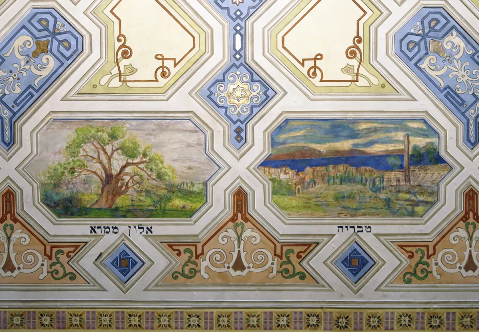 Kupa Synagogue, ceiling with paintings "Oak of Mamre" and "Tiberias"