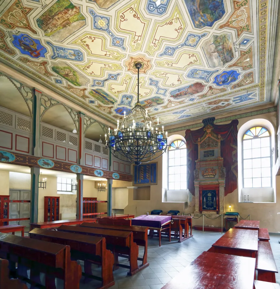 Kupa Synagogue, interior