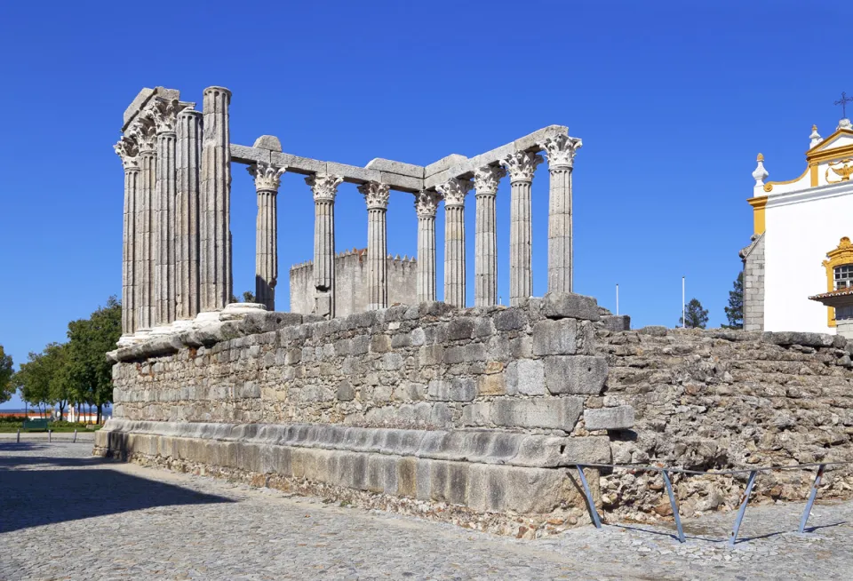 Roman Temple of Évora, south elevation, podium