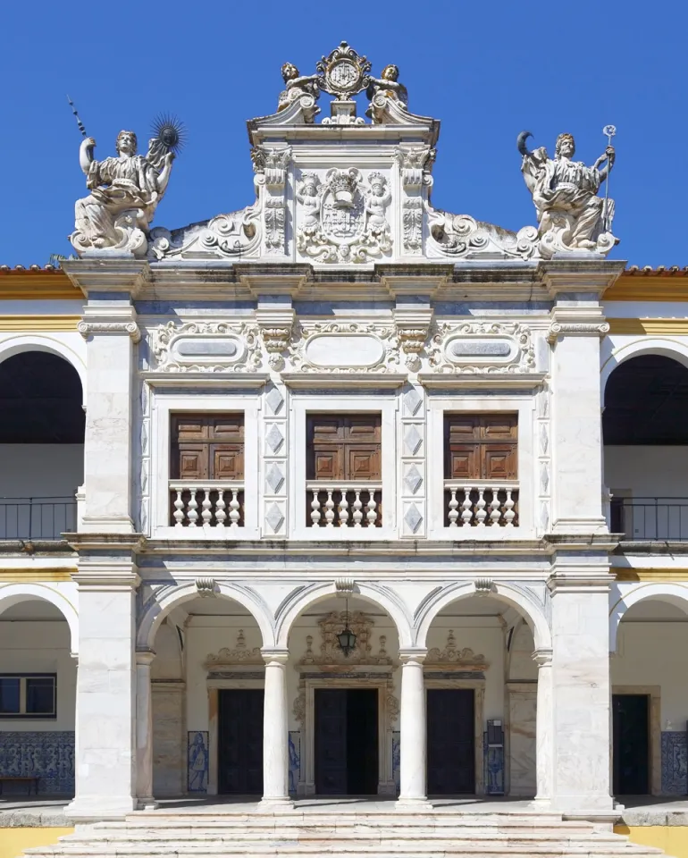 University of Évora, College of the Holy Spirit, Cloister of the General Studies, avant-corps