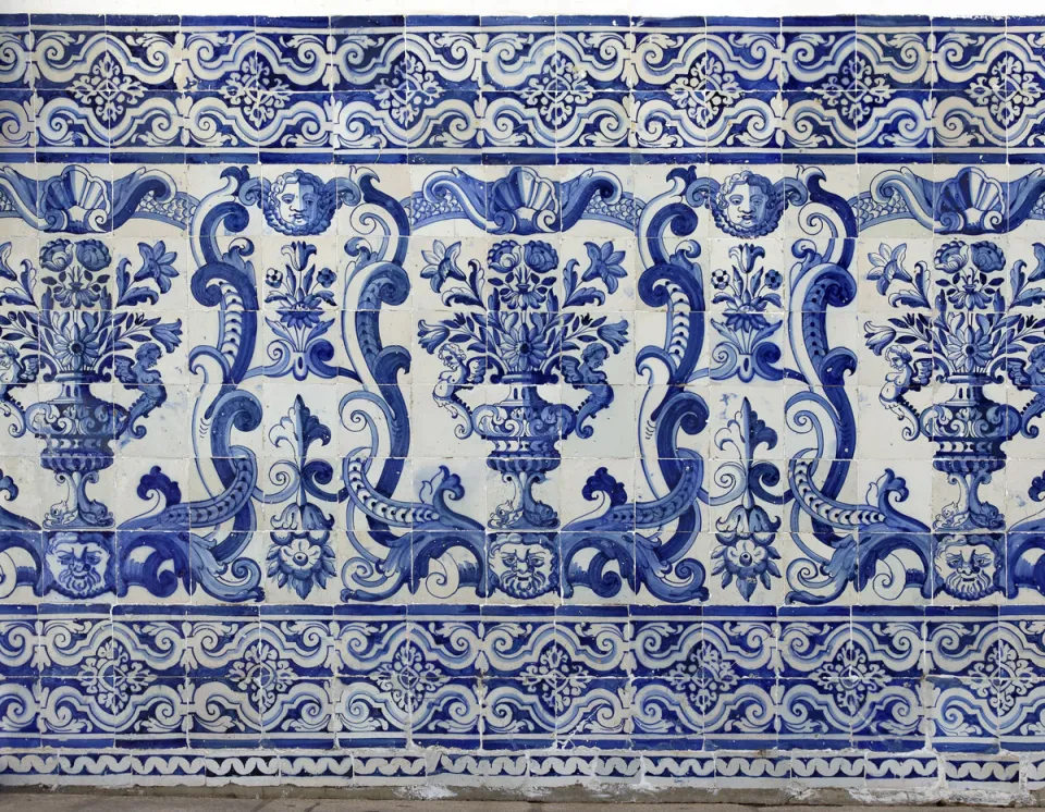 University of Évora, College of the Holy Spirit, Cloister of the General Studies, azulejos tiles of the arcades