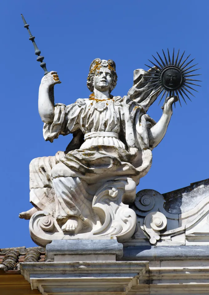 University of Évora, College of the Holy Spirit, Cloister of the General Studies, left statue of the pediment