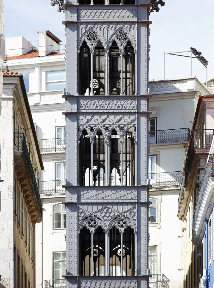 Santa Justa Elevator, ornamented structure of the tower