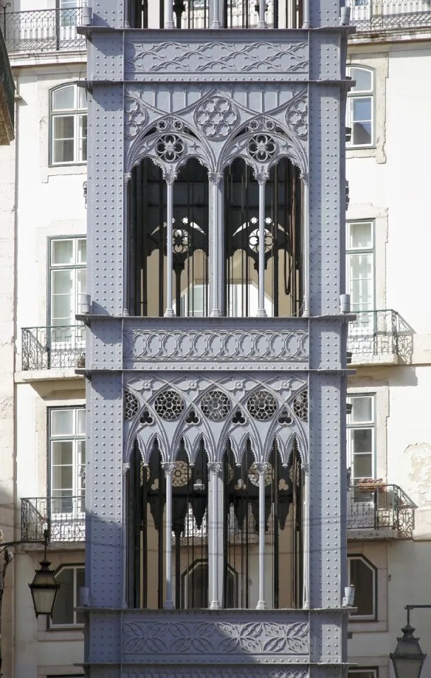 Santa Justa Elevator, ornamented structure of the tower