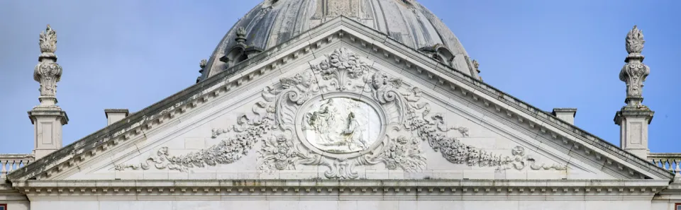 Royal Building of Mafra, Basilica, pediment