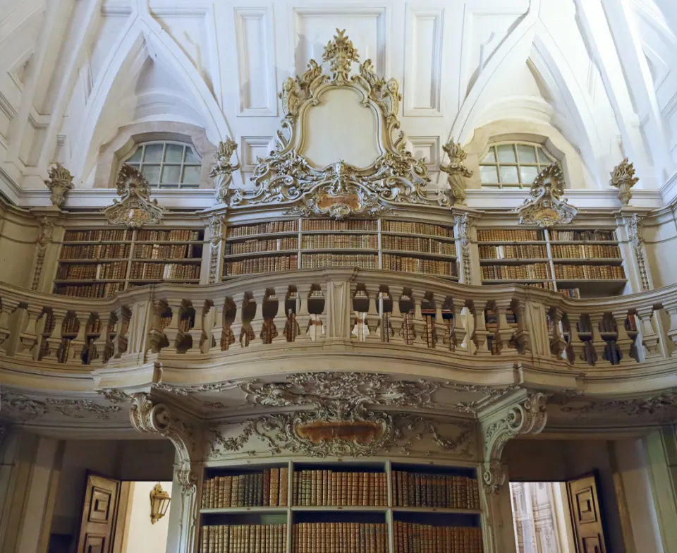 Royal Building of Mafra, Library, balcony, southern entrance