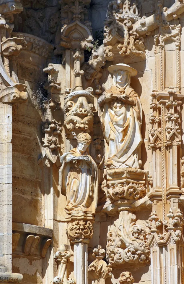Convent of Christ, Manueline Church, south portal statues