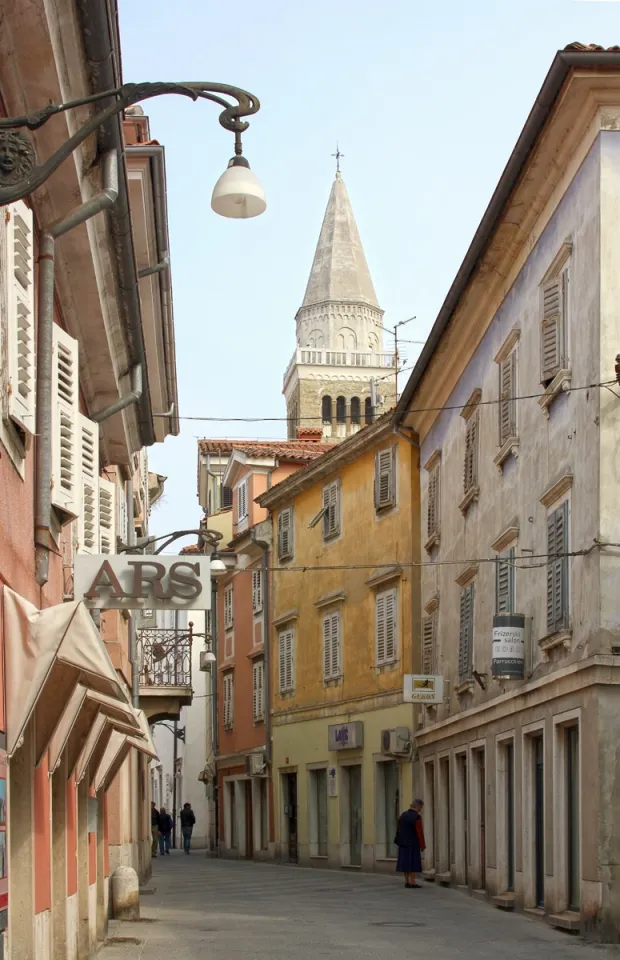 Kidričeva Street, towards the east