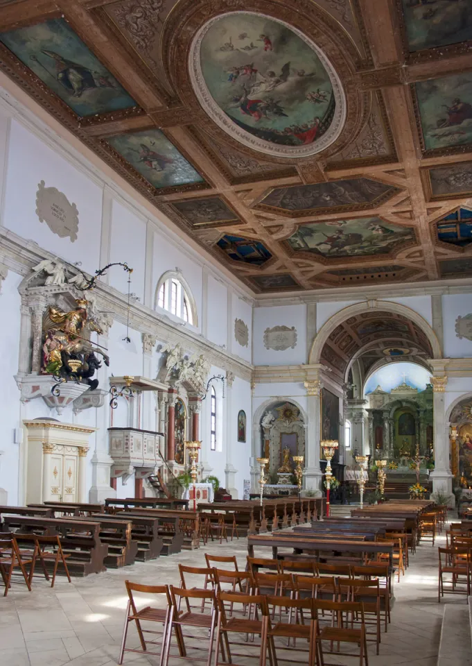 St. George's Parish Church, interior