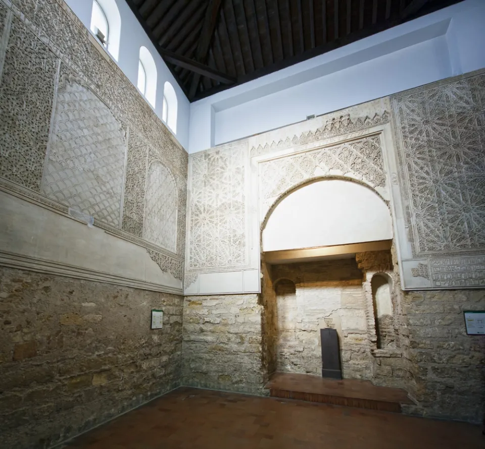 Córdoba Synagogue, prayer hall with torah shrine