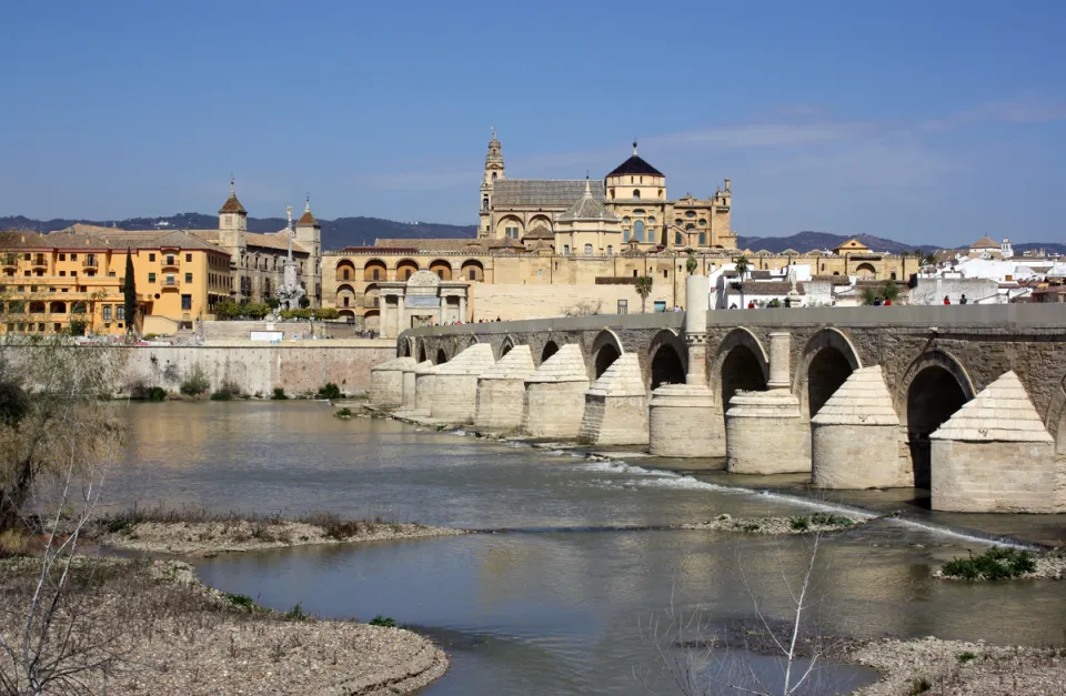 Roman bridge of Córdoba, Mosque–Cathedral