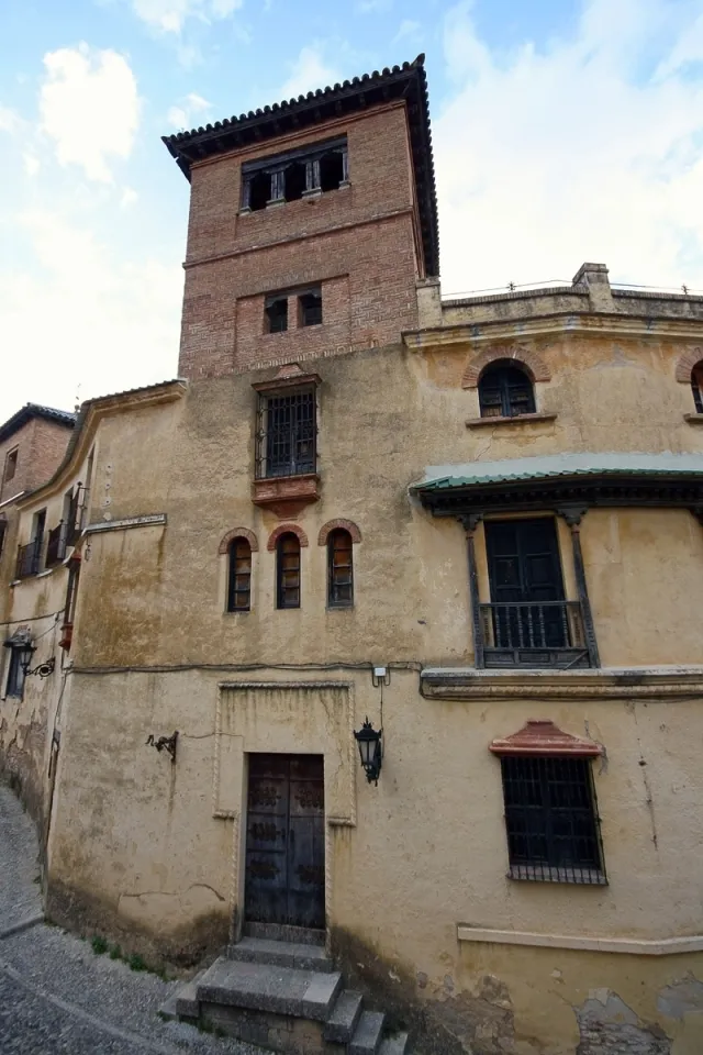 House of the Moorish King, entrance with tower