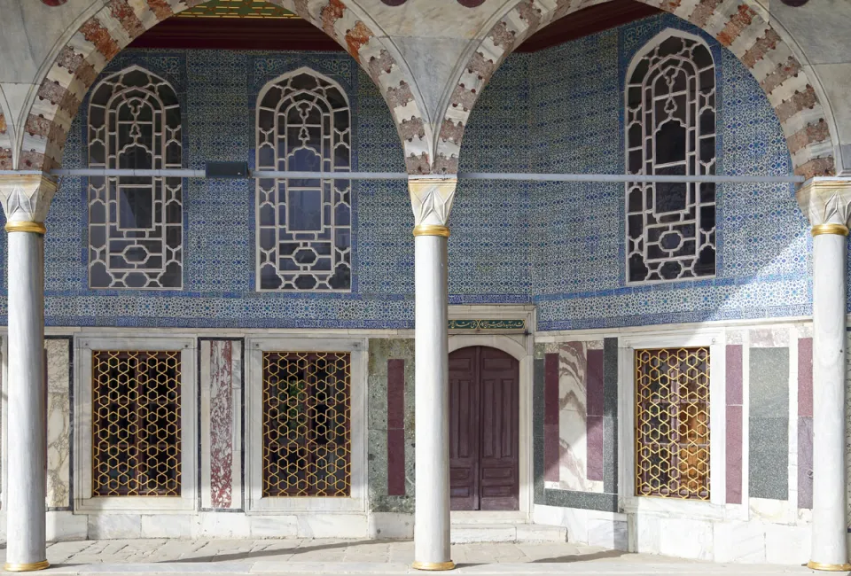 Topkapi Palace, Baghdad Kiosk, arcades