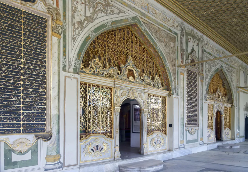 Topkapi Palace, Imperial Council, entrances with gilded grills