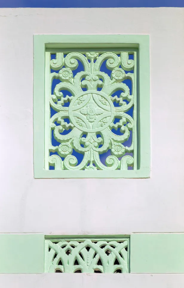 The Carlyle, facade detail