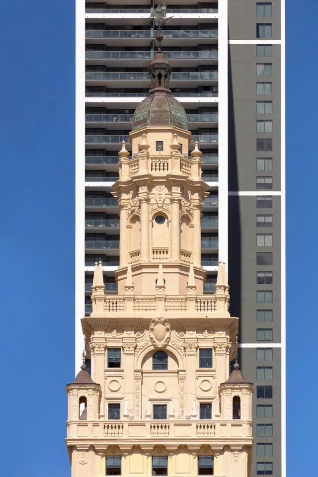 Freedom Tower, tower top (east elevation) Freedom Tower, tower top (east elevation)