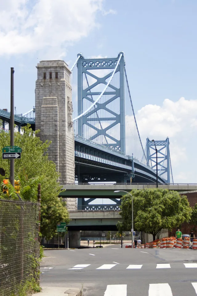 Benjamin Franklin Bridge, seen from Race Street