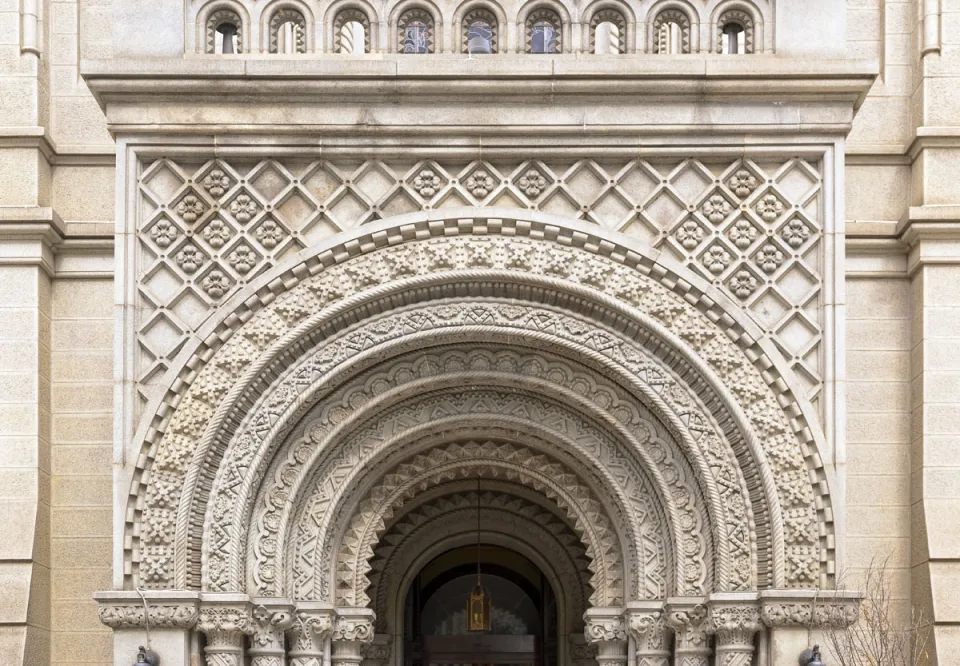 Masonic Temple of Philadelphia, archivolts of the main portal