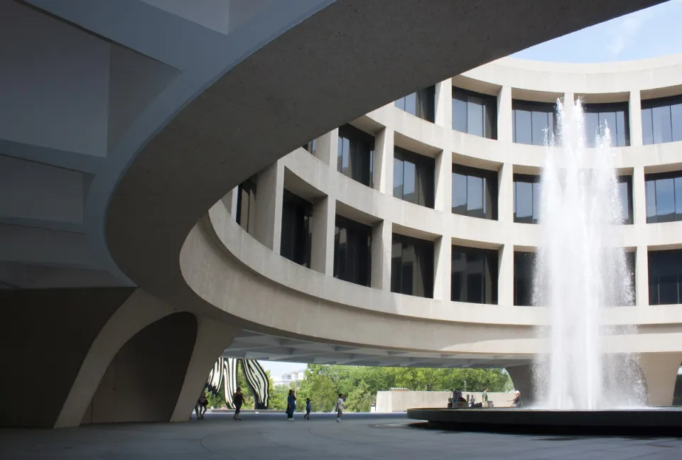 Hirshhorn Museum, interior court