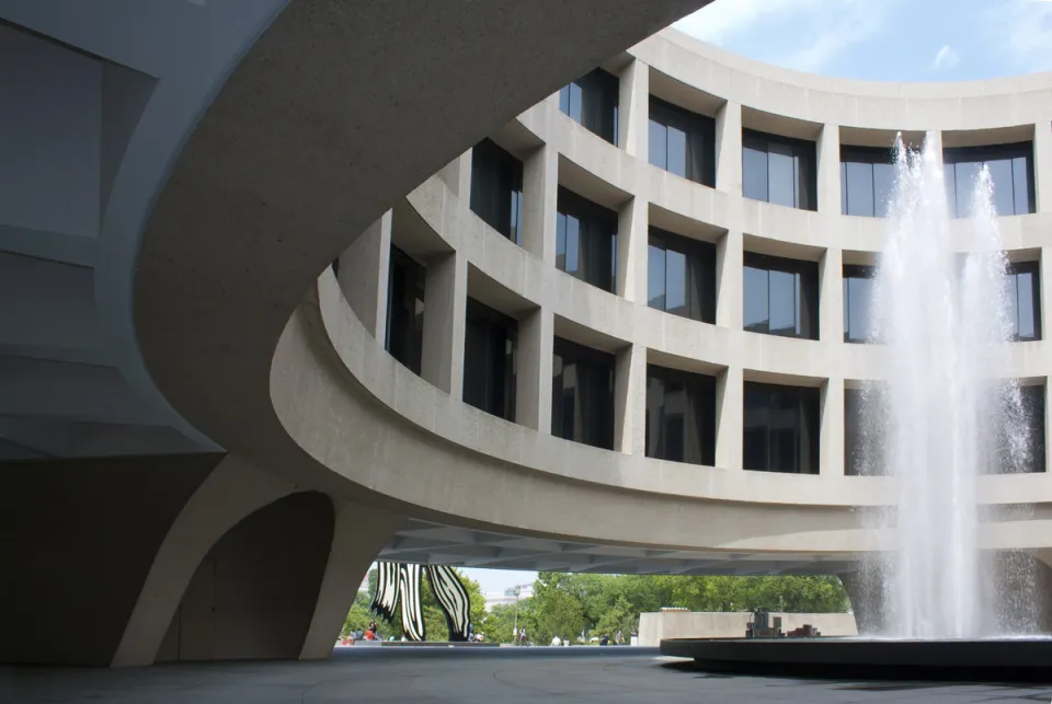 Hirshhorn Museum, interior court