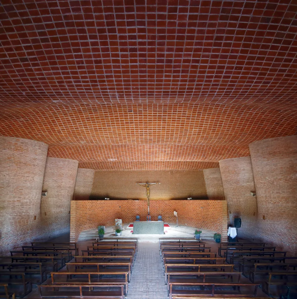 Church of Atlántida, interior, Gaussian vault