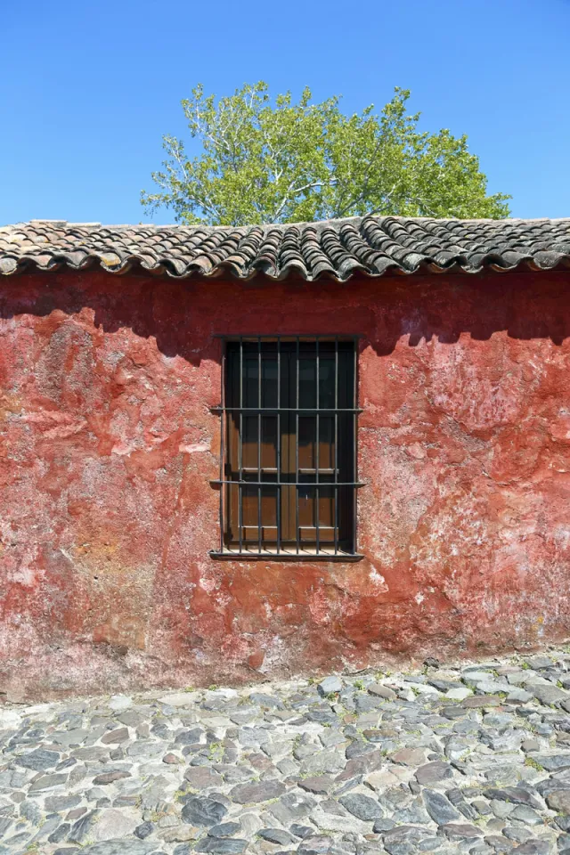 Calle de los Suspiros № 71, facade detail with window