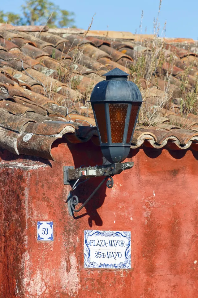 Nacarello House, detail with lantern 