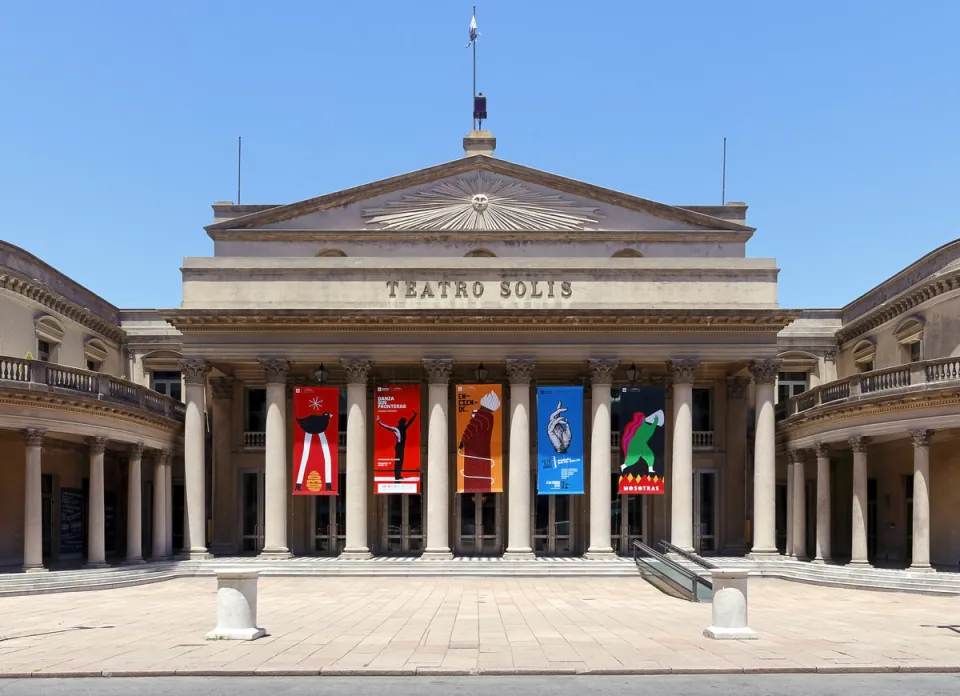 Solís Theatre, portico