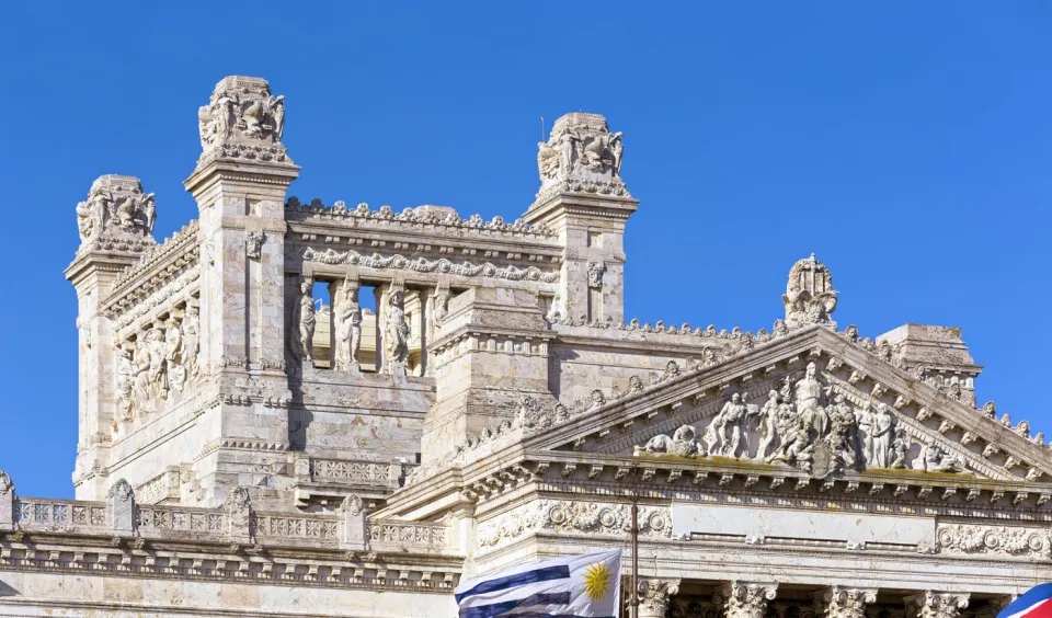 Legislative Palace, lantern tower and pediment