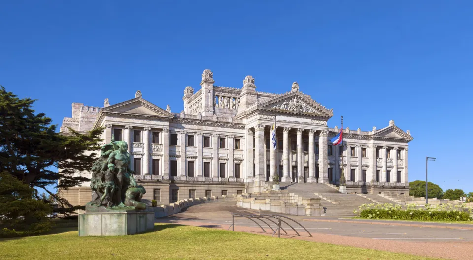 Legislative Palace, southwest elevation with sculpture group “the science”