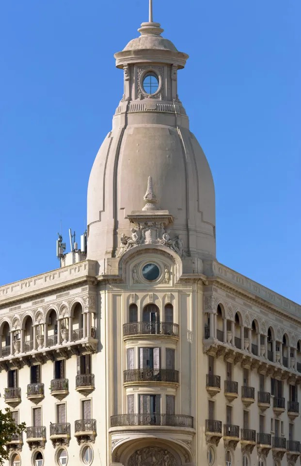 Soler Building, detail view with tower