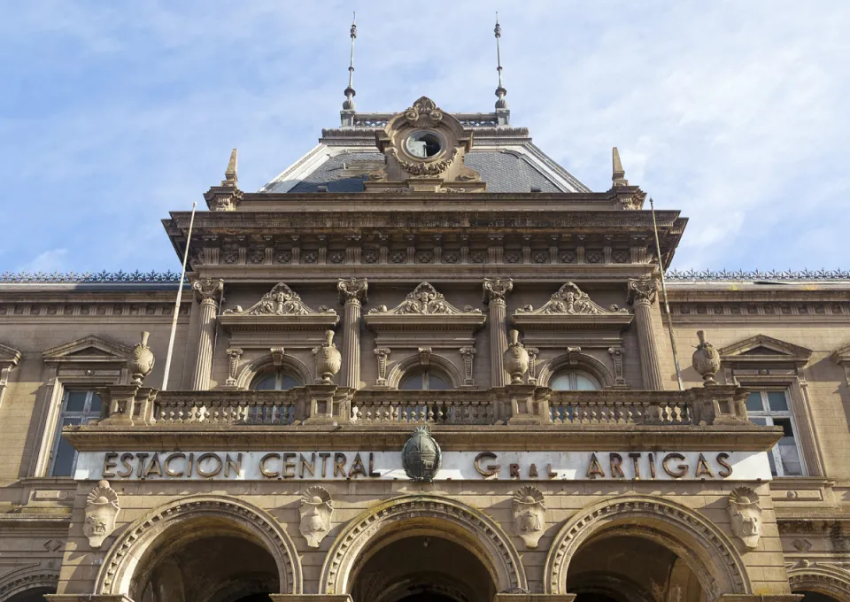 General Artigas Central Station, detail of facade with portico