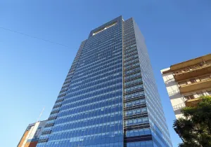 955 Belgrano Office, view from street level