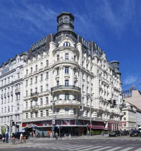 Apartment building Getreidemarkt № 1 (Café Dobner)