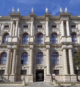 Natural History Museum, lateral avant-corps