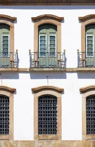 Museum of the Inconfidência, facade detail, windows